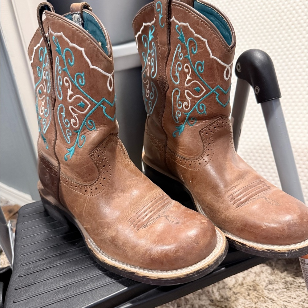 Ariat Brown Leather Boots with Turquoise Interior and Embroidery